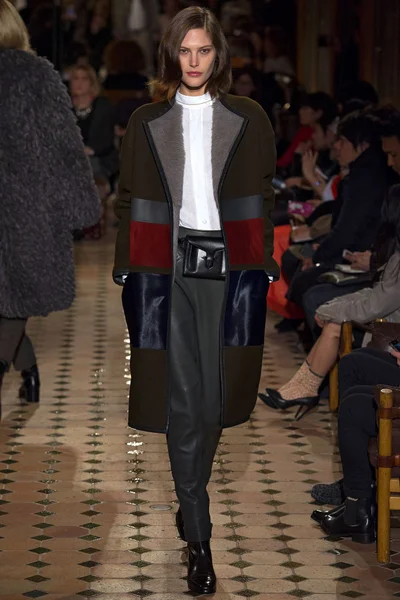 Look 4